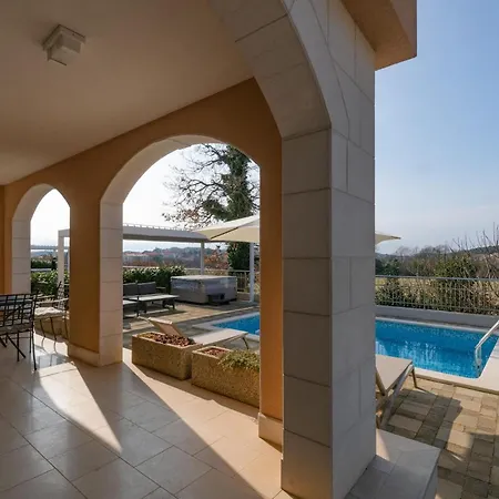 Lovely In With Swimming Pool Holiday home Pula