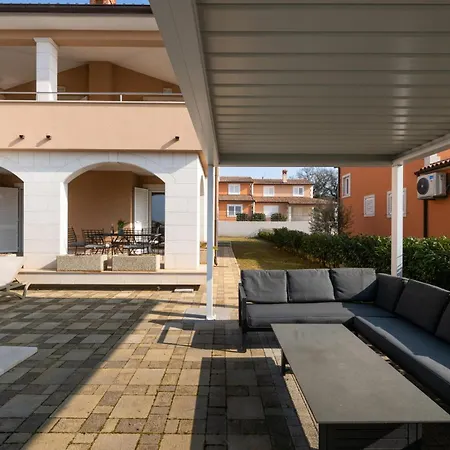 Lovely In With Swimming Pool Holiday home Pula